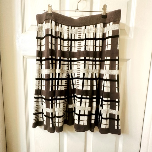 Romeo & Juliet Couture Striped Sweater Pleated Skirt Sz Large - Picture 1 of 3